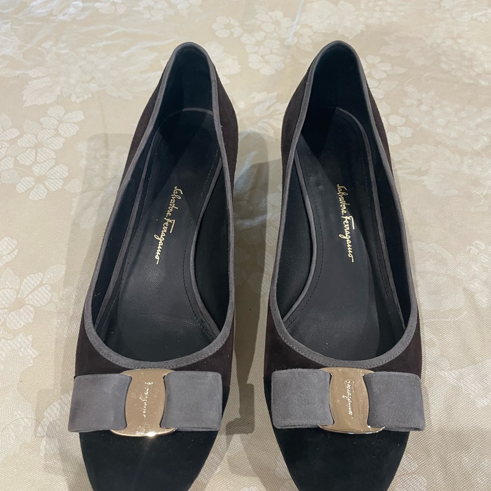 Salvatore Ferragamo Women's Black and Gray Loafers
